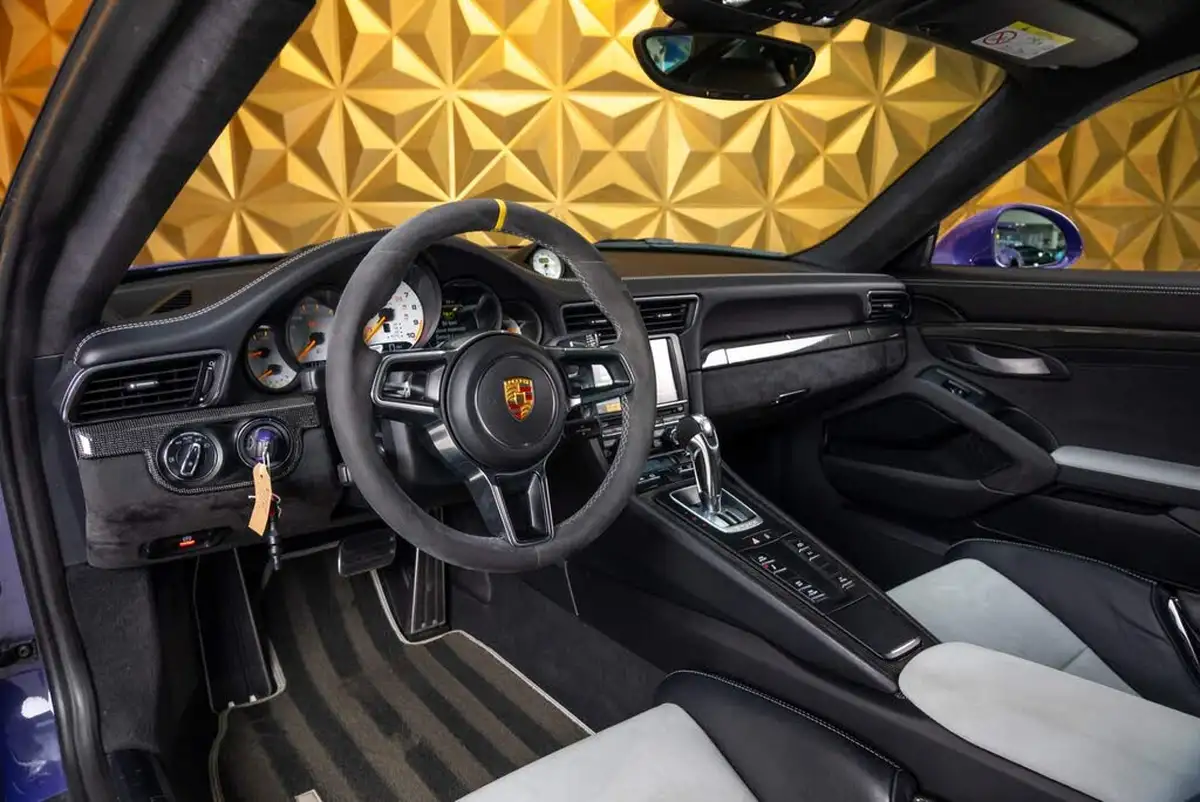 2016-porsche-911-big-17