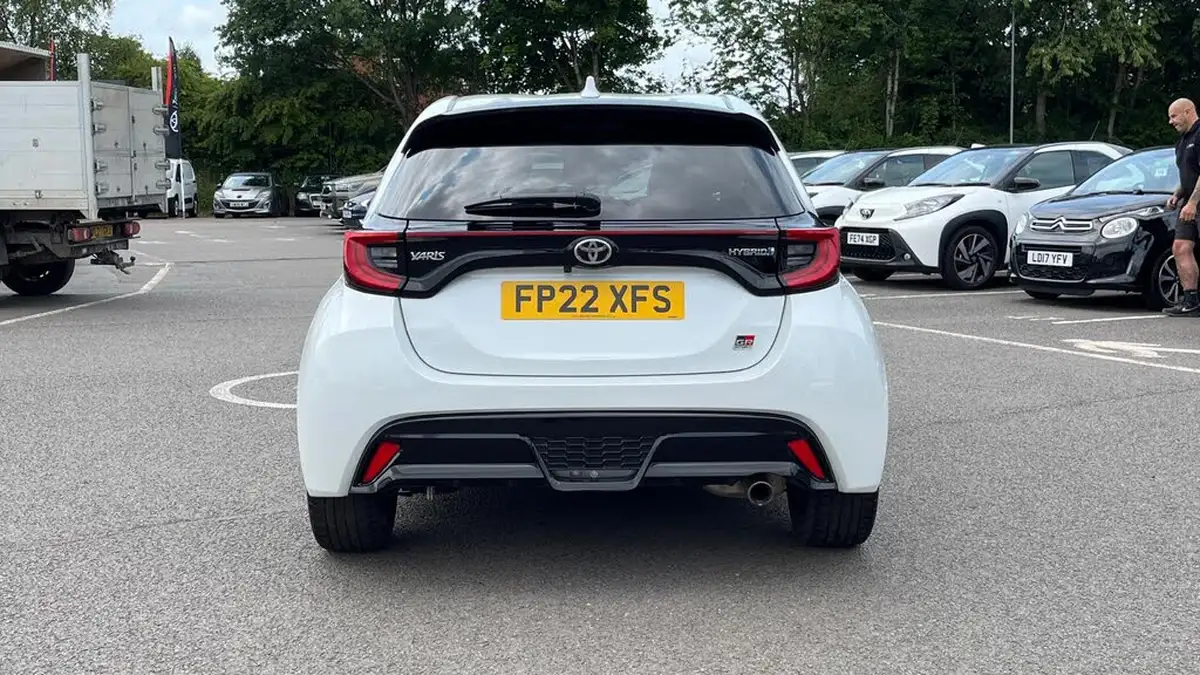 2022-toyota-yaris-15-vvt-i-gr-sport-big-18