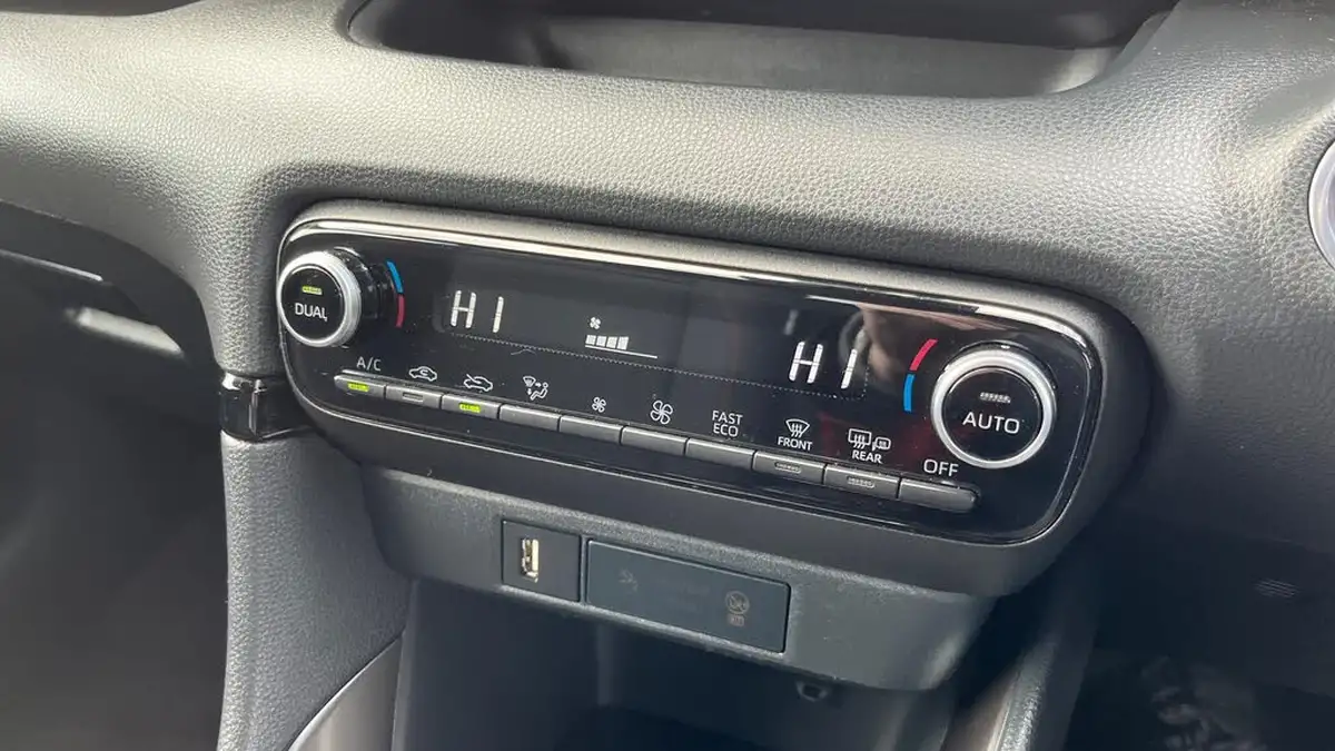 2022-toyota-yaris-15-vvt-i-gr-sport-big-42