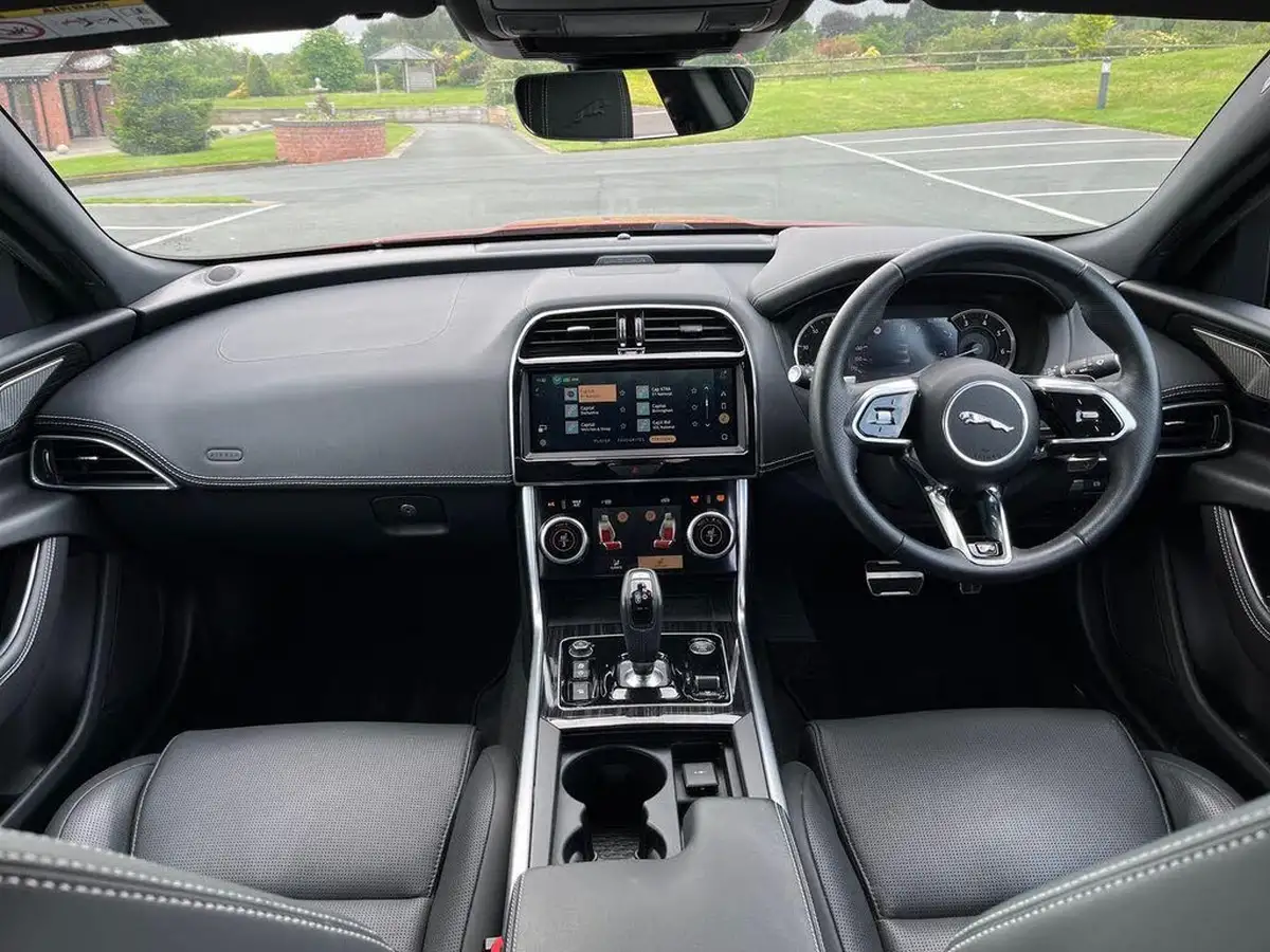 2024-jaguar-xe-big-14