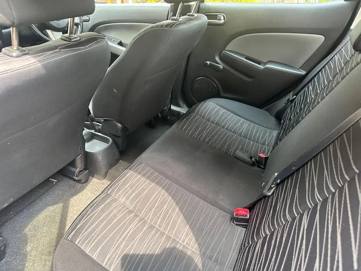 2009-mazda-mazda2-13-tamura-5d-big-12