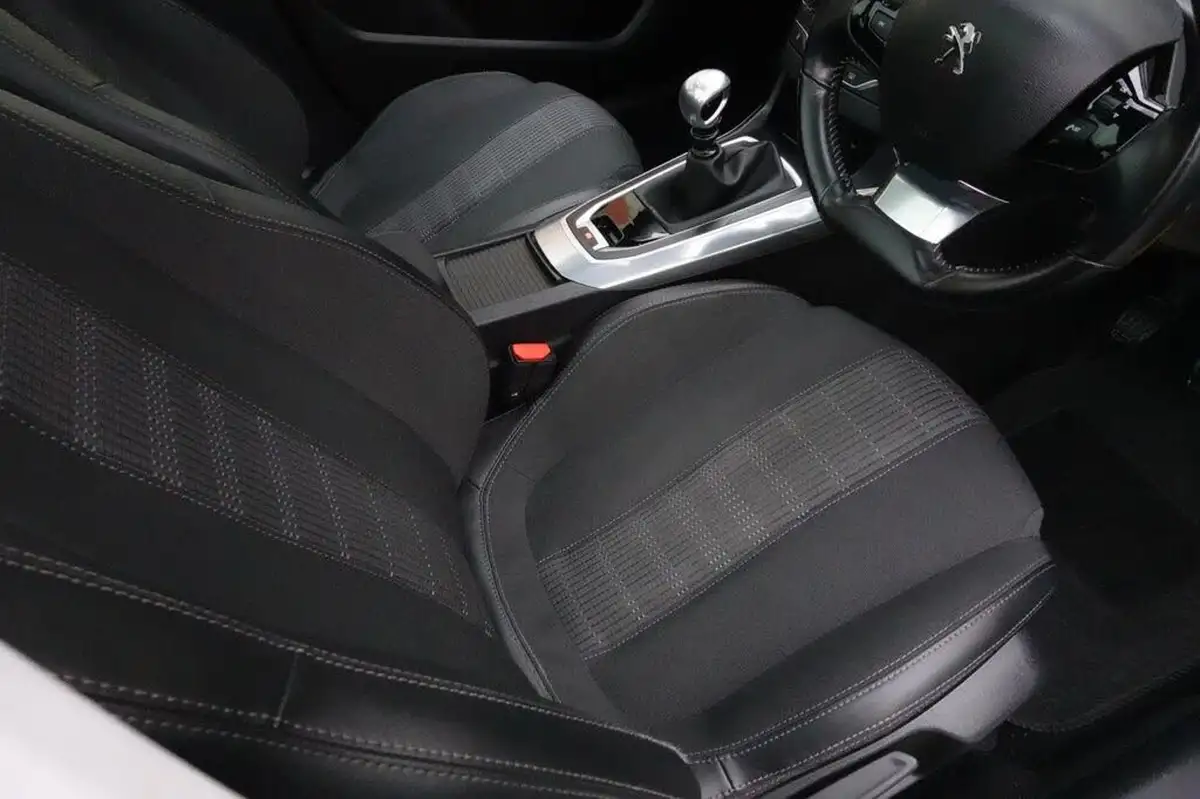 2019-peugeot-308-12-puretech-allure-110bhp-big-22