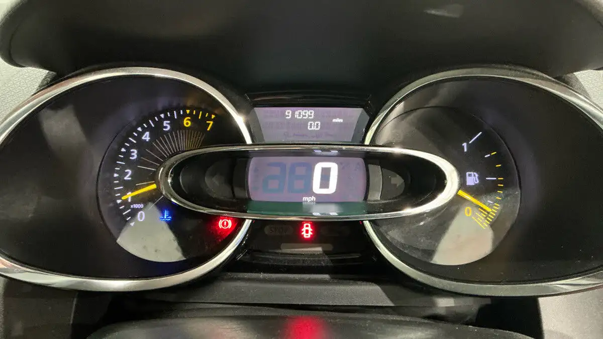 2013-renault-clio-12-dynamique-big-6