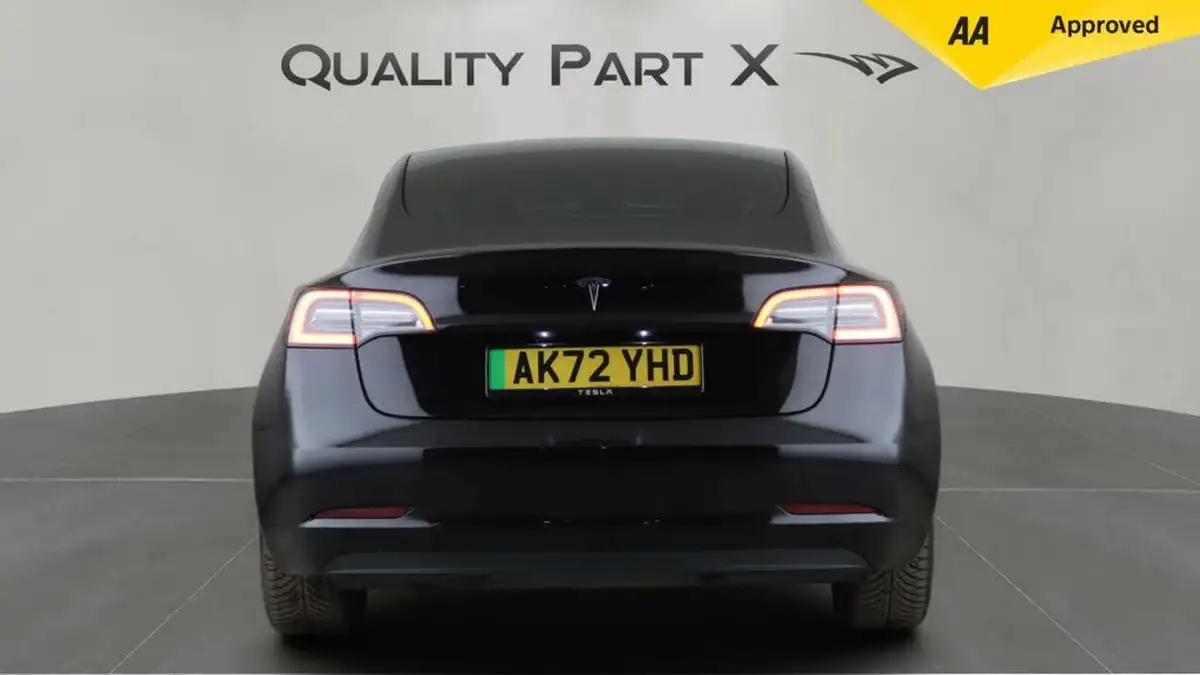 2022-tesla-model-3-e-rwd-big-5
