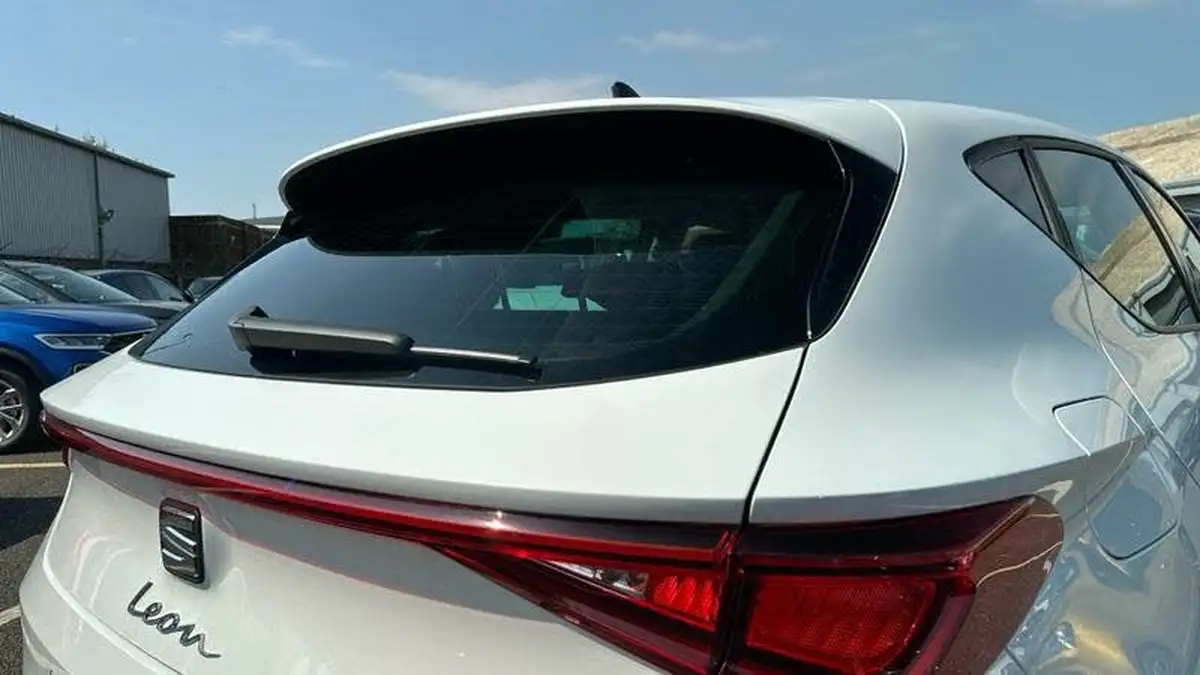 2025-seat-leon-15-e-hybrid-fr-hatchback-big-22