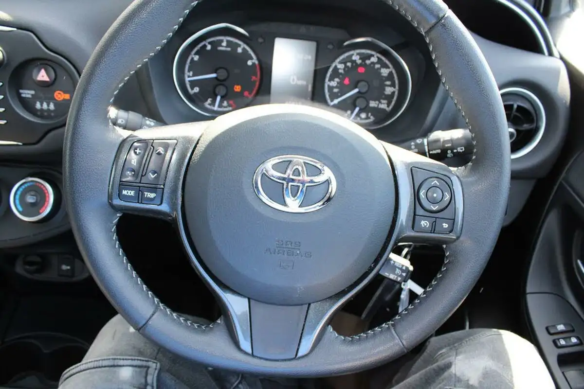 2019-toyota-yaris-15-vvt-i-y20-111bhp-1496cc-big-21