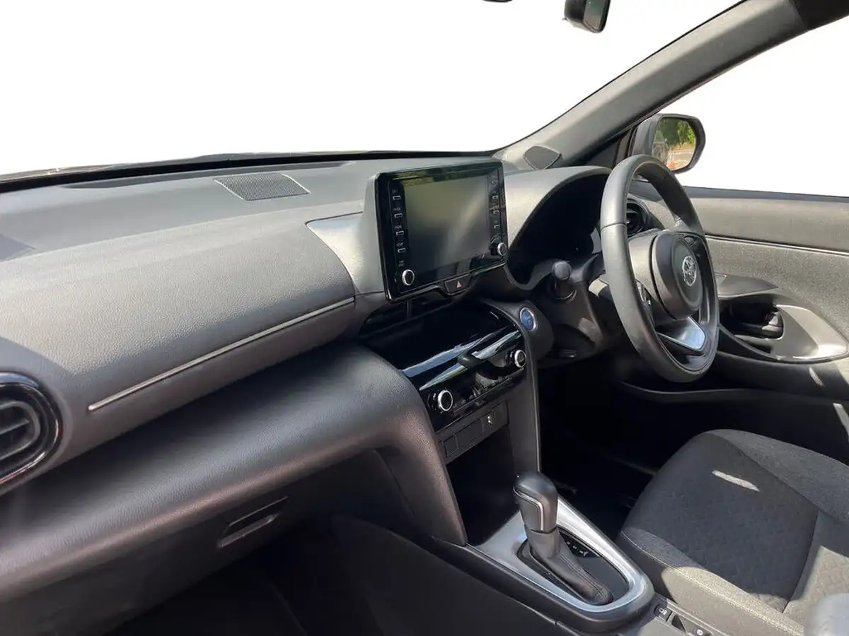 2021-toyota-yaris-15-vvt-i-design-panoramic-roof-big-9