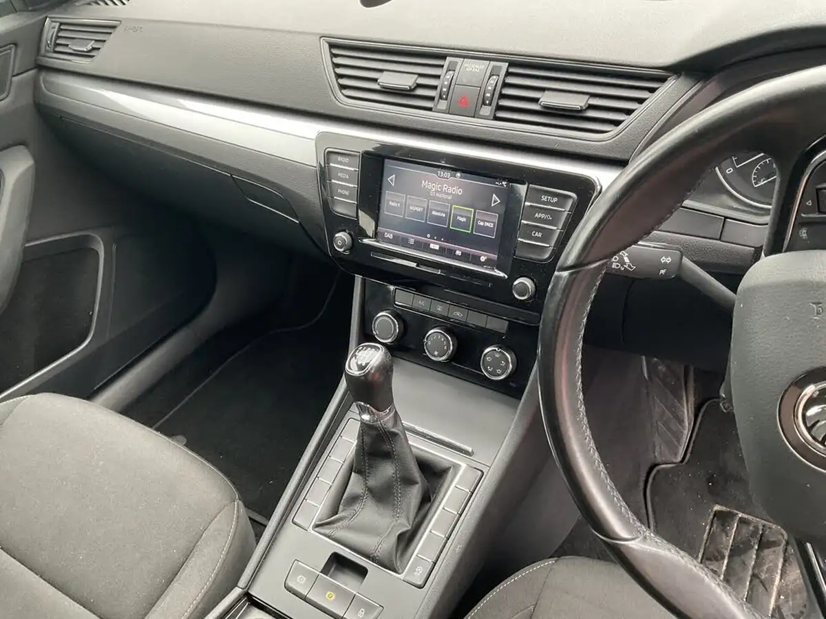 2018-skoda-superb-16tdi-s-ss-estate-big-15