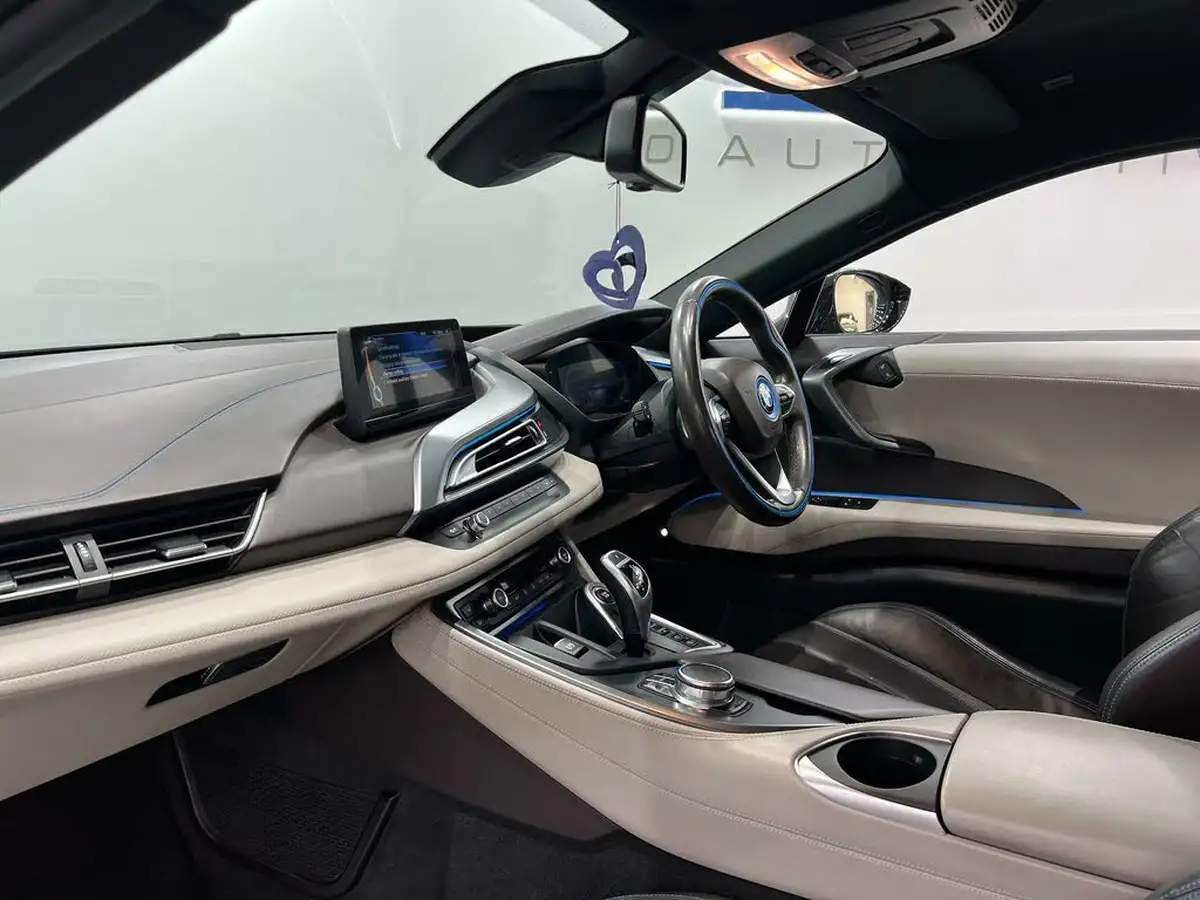2017-bmw-i8-15-big-74