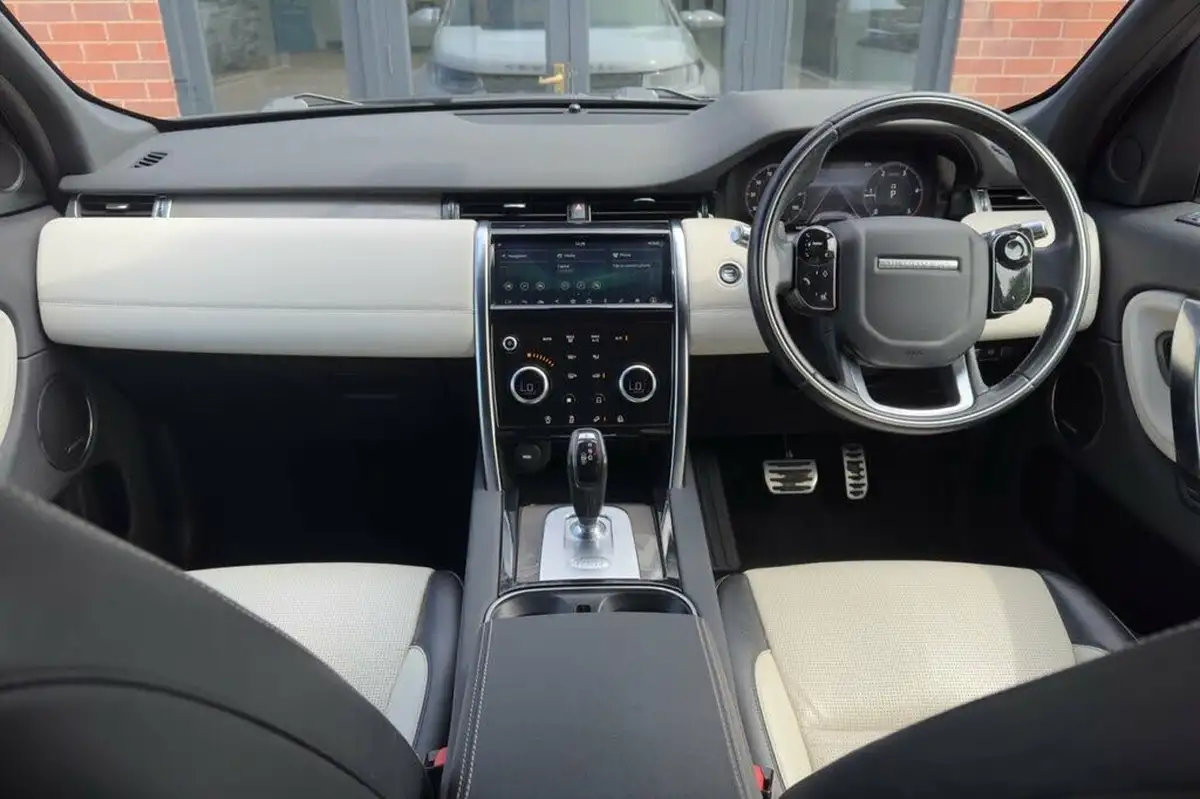 2019-land-rover-discovery-sport-20-d180-r-dynamic-se-big-3
