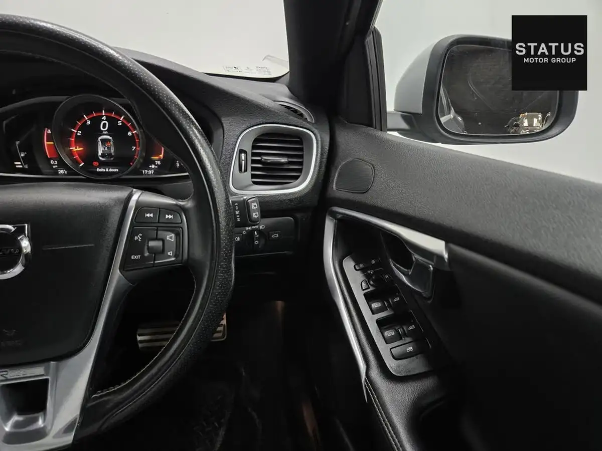 2018-volvo-v40-15-t3-r-design-pro-big-16