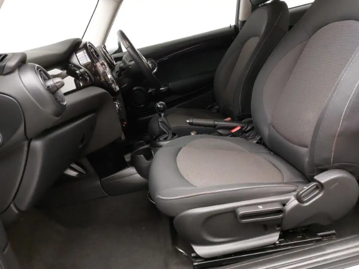 2021-mini-cooper-15-cooper-classic-hatchback-3d-big-4