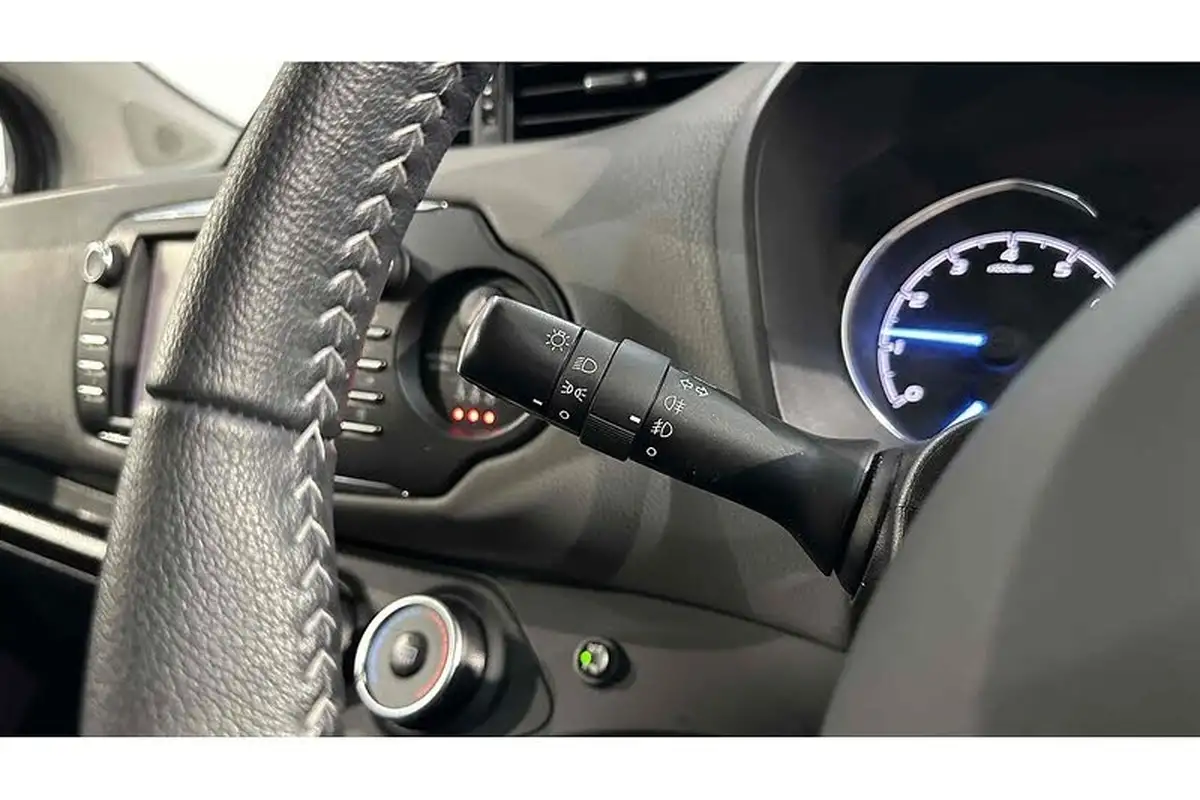 2018-toyota-yaris-15-vvt-i-icon-tech-111bhp-1496cc-cvt-big-27