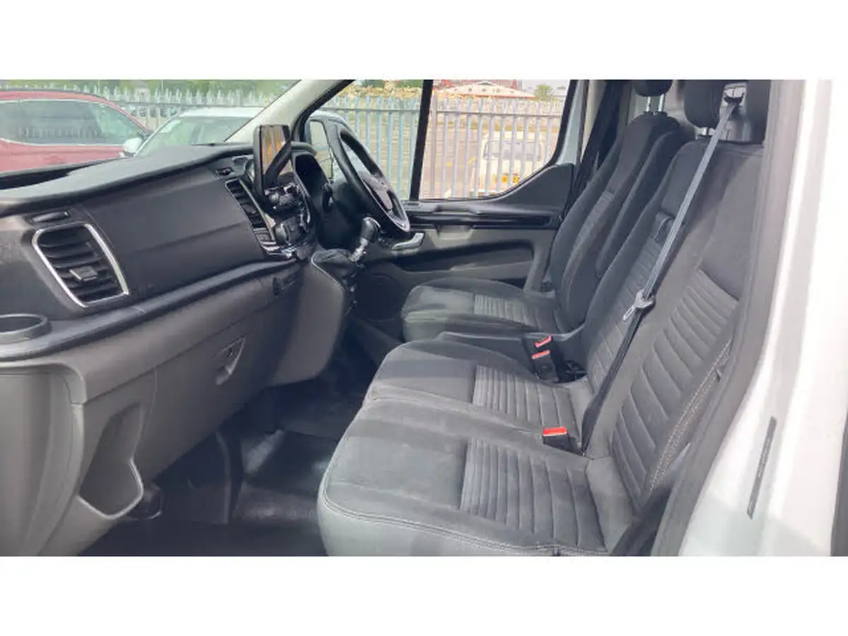 2023-ford-transit-custom-big-15