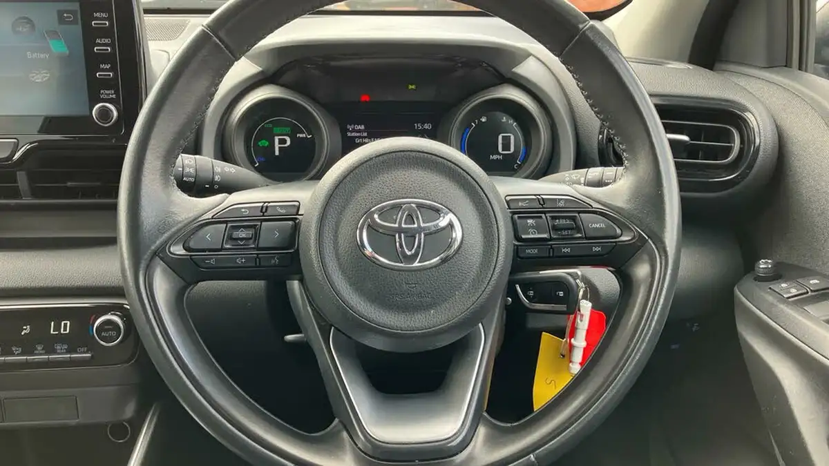 2021-toyota-yaris-15-vvt-i-design-big-7
