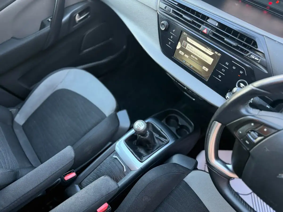 2014-citroen-grand-c4-picasso-16e-hdi-vtr-115ps-big-33