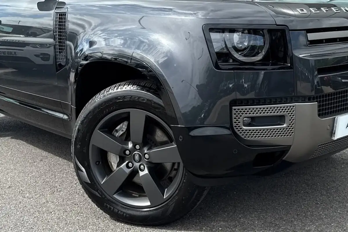2024-land-rover-110-defender-30-d300-x-dynamic-hse-big-23