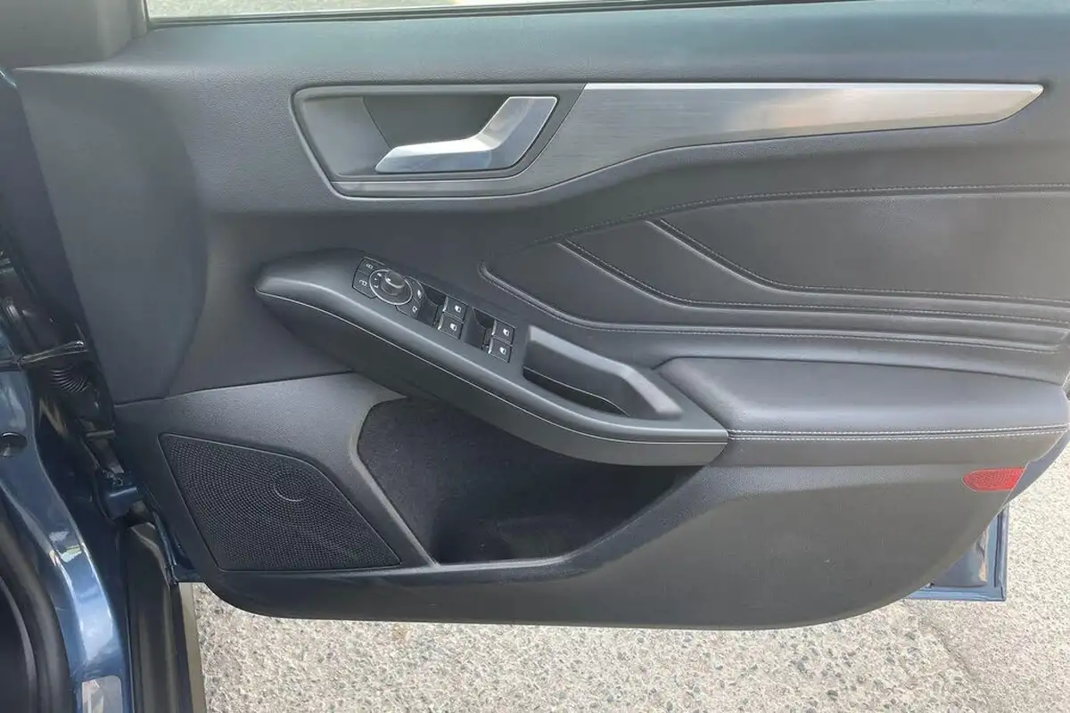 2022-ford-focus-10t-titanium-vignale-155ps-hybrid-mhev-hatchback-big-17