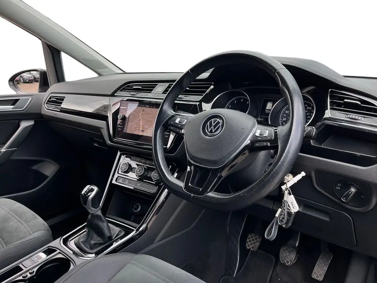 2021-volkswagen-touran-15-tsi-sel-big-5