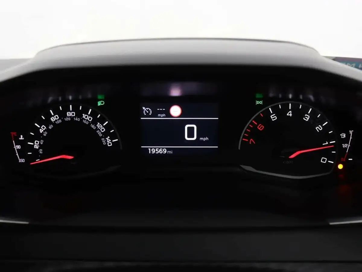 2021-peugeot-2008-suv-12-puretech-active-premium-100bhp-big-10