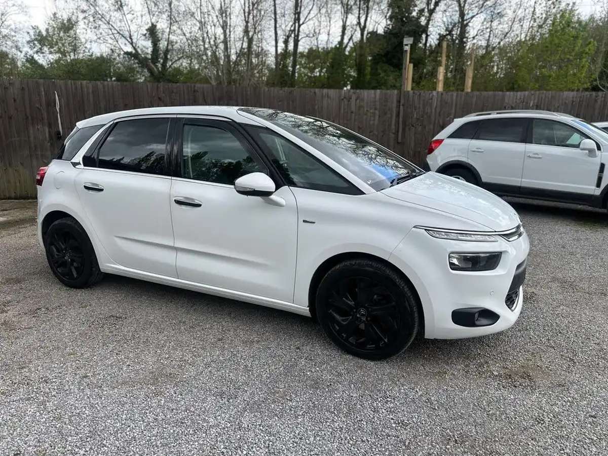 2014-citroen-c4-picasso-16e-hdi-exclusive-big-2