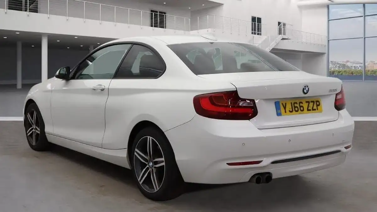 2016-bmw-2-series-20-220i-sport-184bhp-coupe-2d-1998cc-big-2