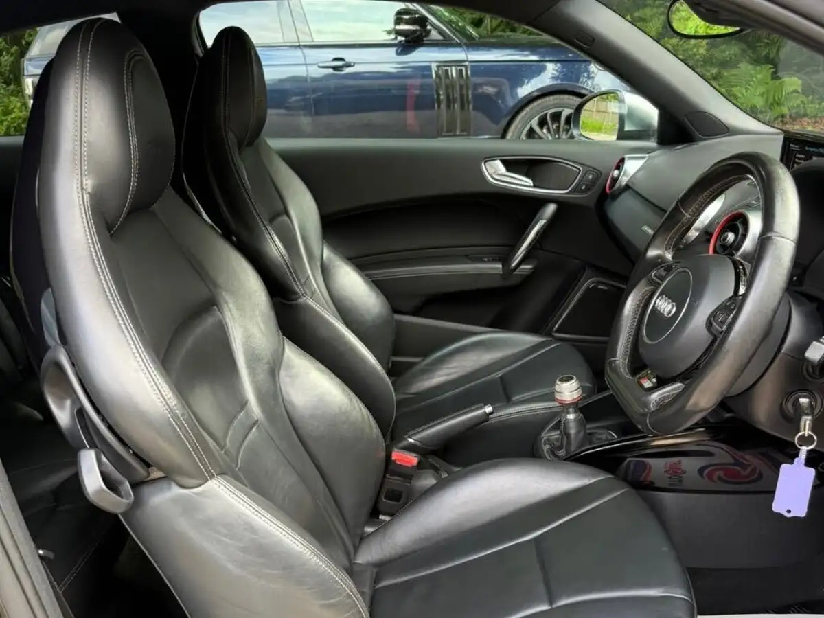 2015-audi-a1-20-s1-hatchback-3d-big-24