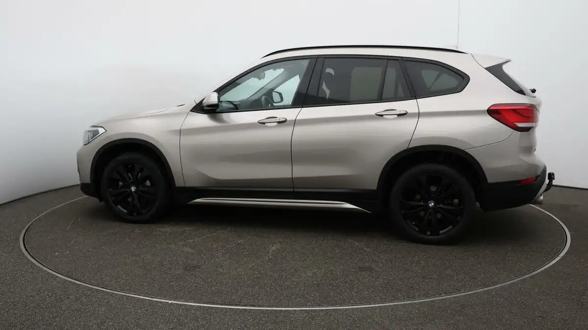 2022-bmw-x1-20td-sdrive18d-sport-big-59