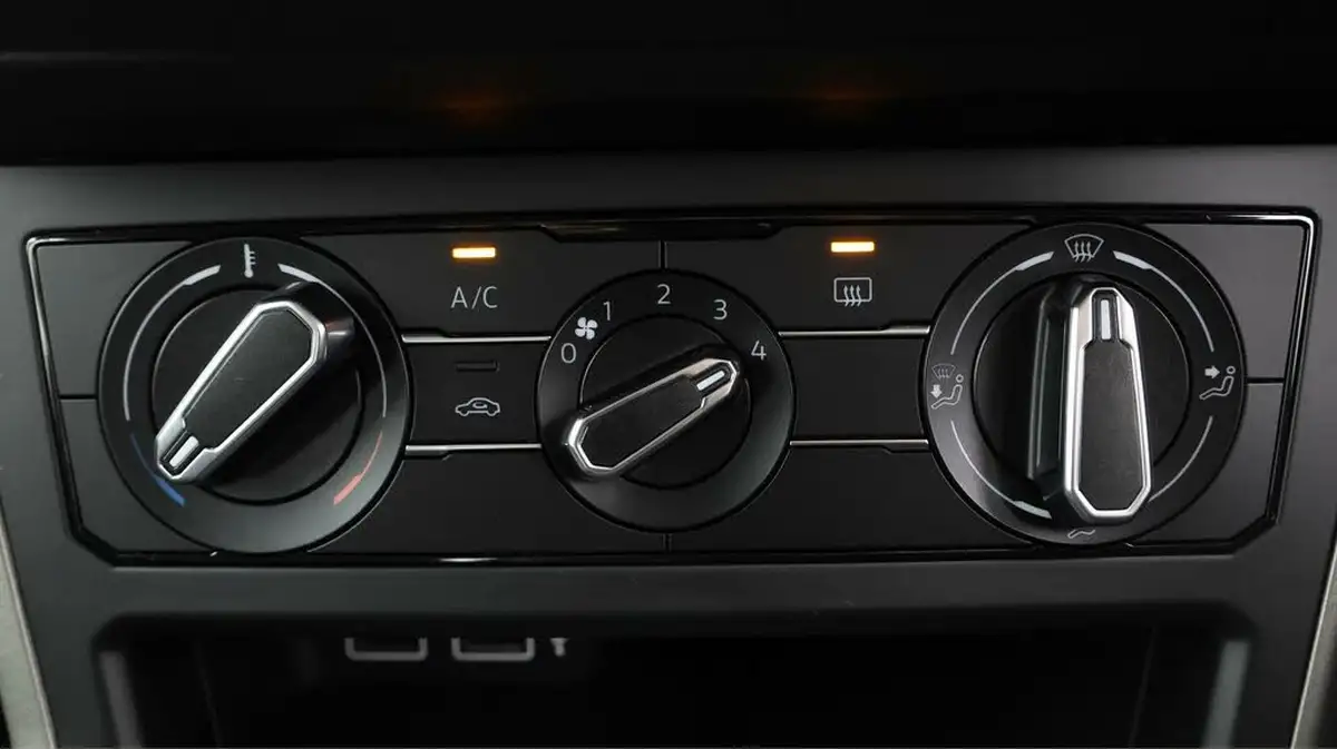2018-volkswagen-polo-10-se-65ps-big-12