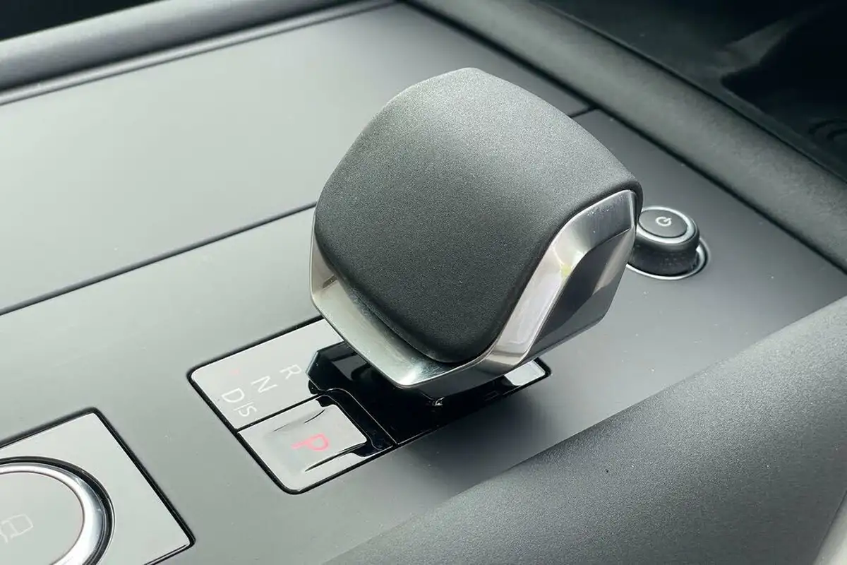 2025-land-rover-discovery-30-d350-metropolitan-edition-big-19