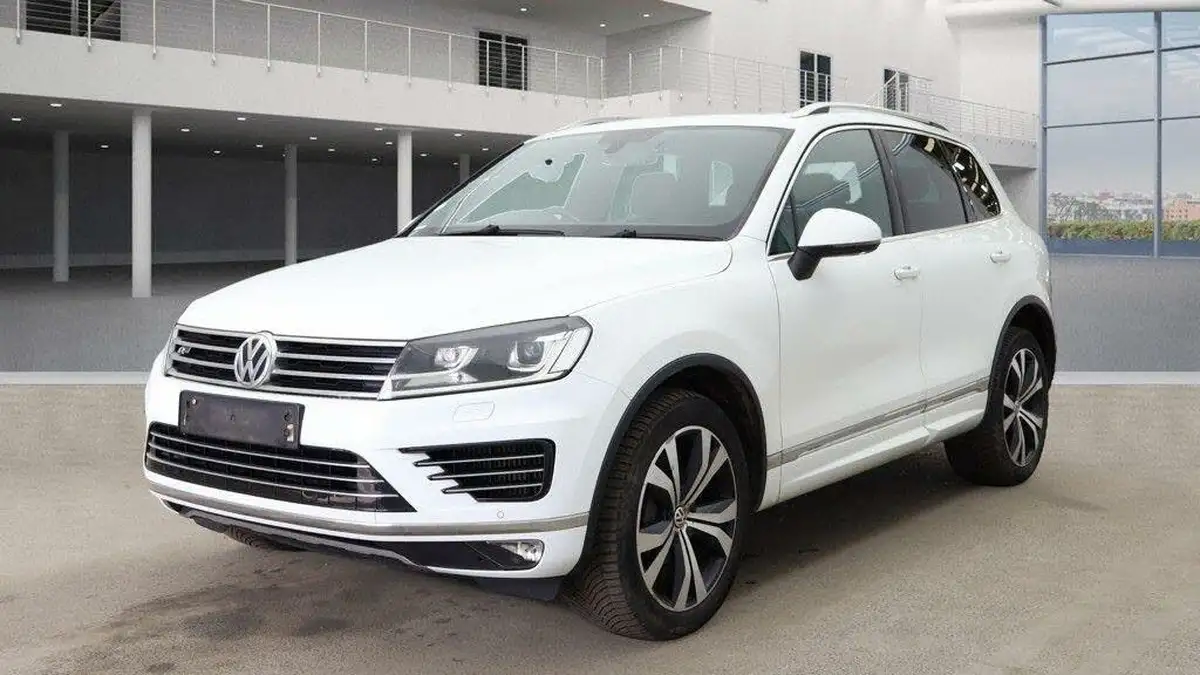 2017-volkswagen-touareg-30tdi-r-line-262ps-ss-2967cc-big-2