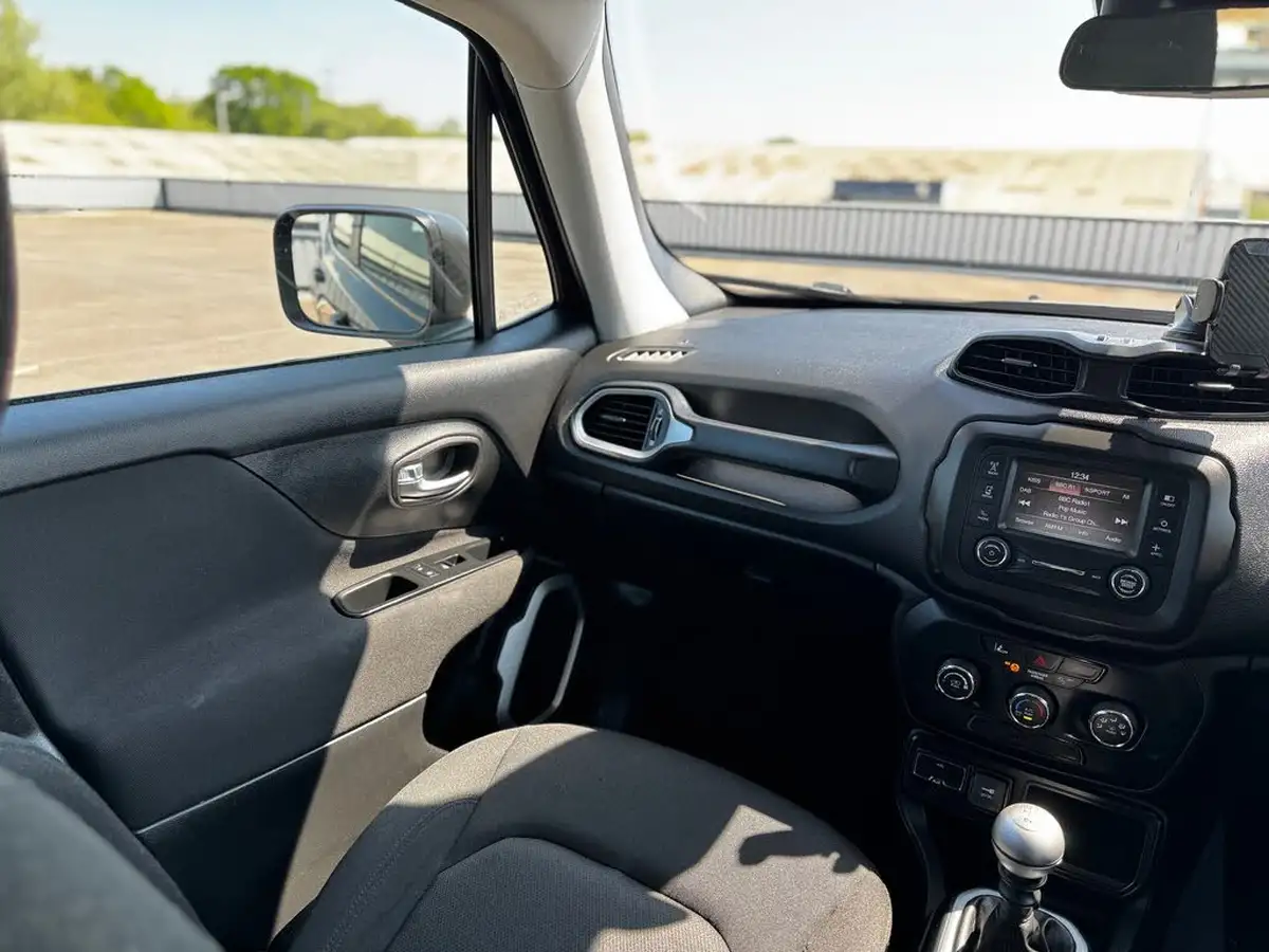 2018-jeep-renegade-10-gse-sport-big-16