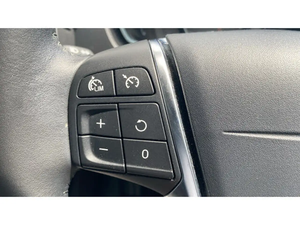 2019-volvo-v40-20td-d3-inscription-edition-big-17