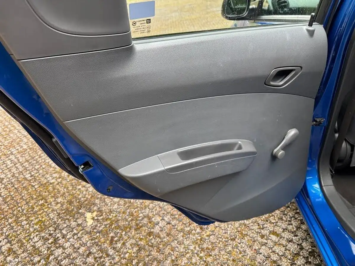 2011-chevrolet-spark-10-big-37