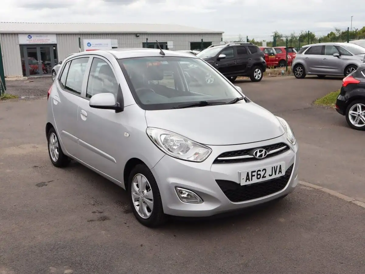 2012-hyundai-i10-12-style-85bhp-big-9