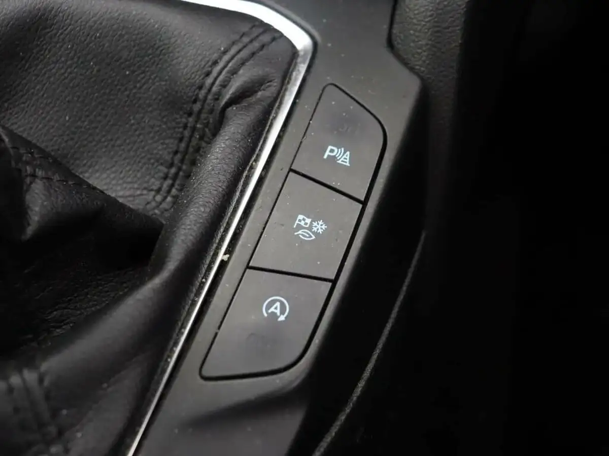 2022-ford-focus-10t-trend-hatchback-big-31