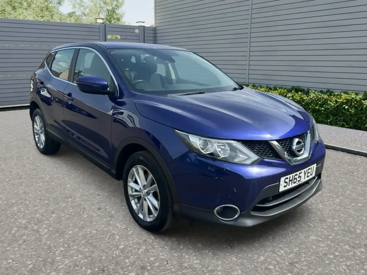 2015-nissan-qashqai-15dci-acenta-smart-vision-pack-big-2