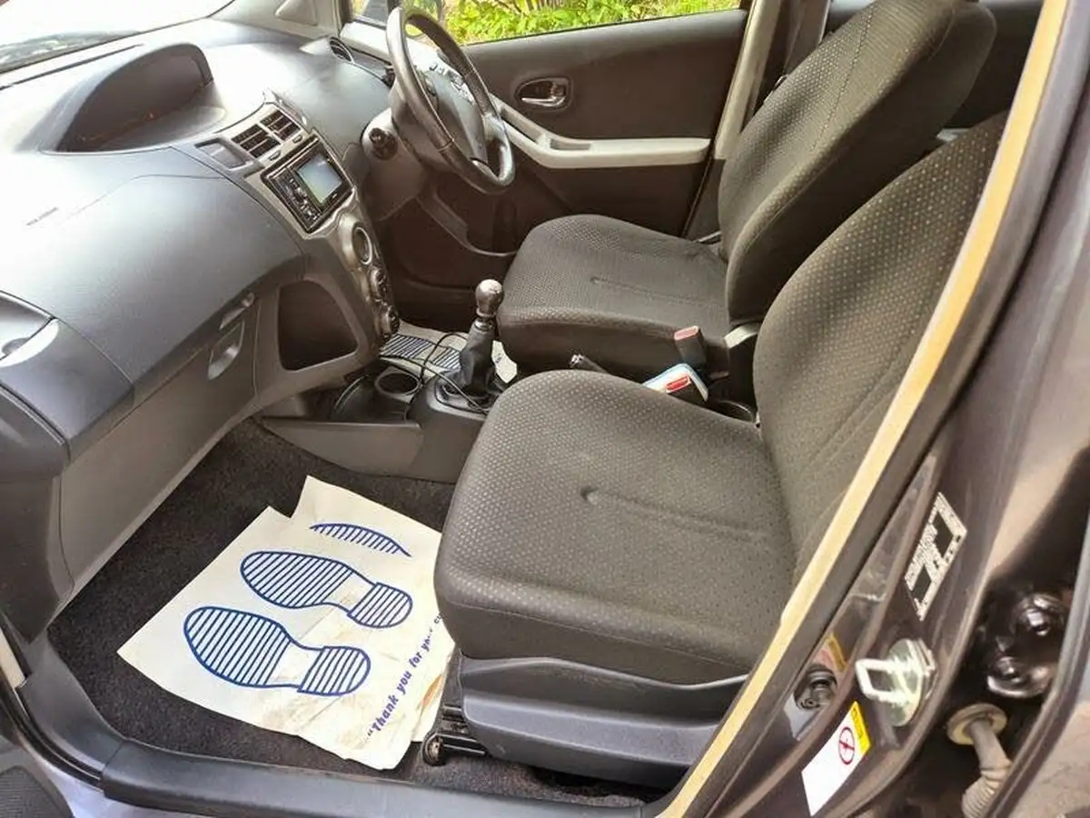 2011-toyota-yaris-133-t-spirit-vvt-i-101bhp-5d-big-11