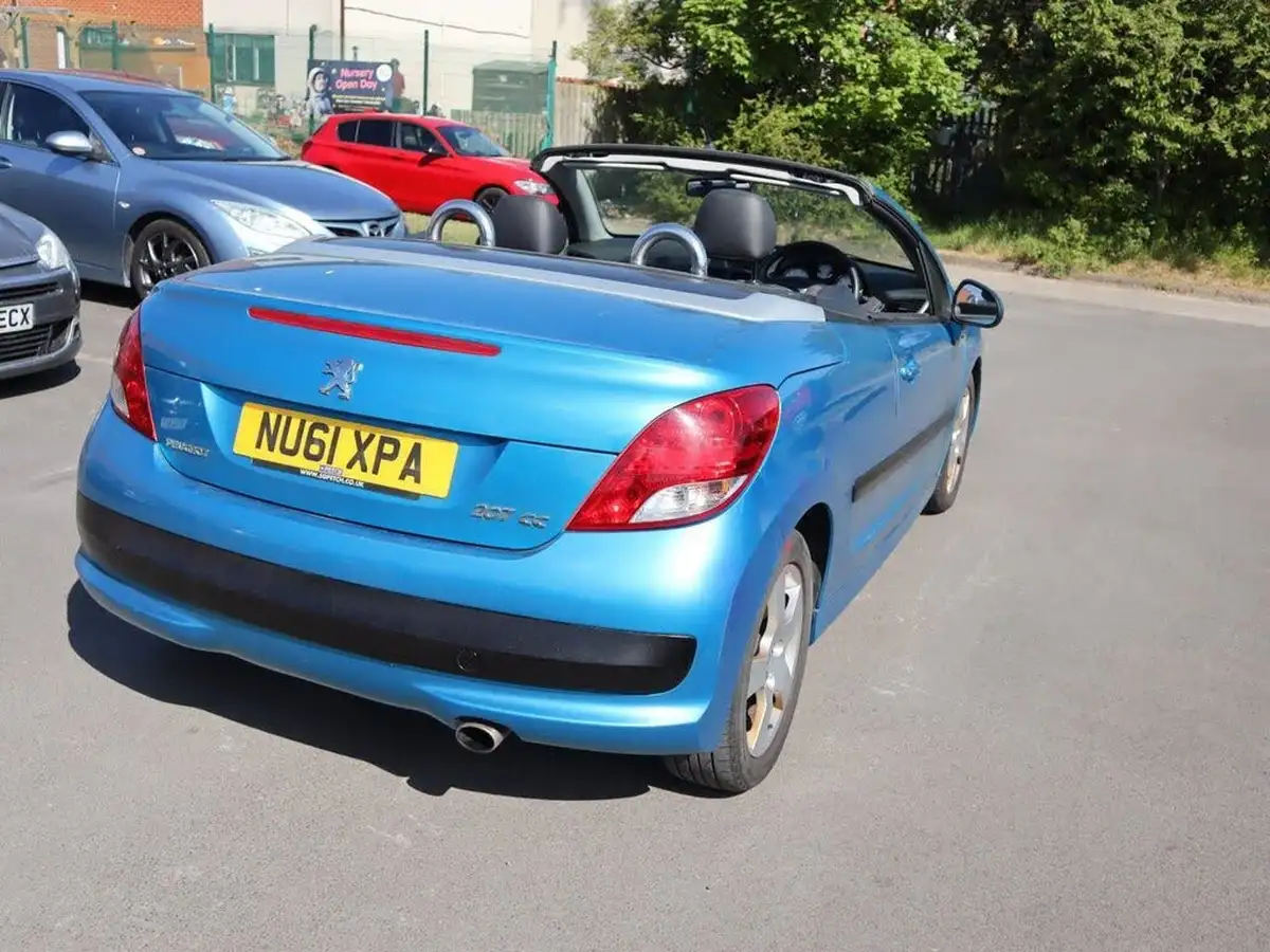 2011-peugeot-207-cc-16-sport-vti-big-7