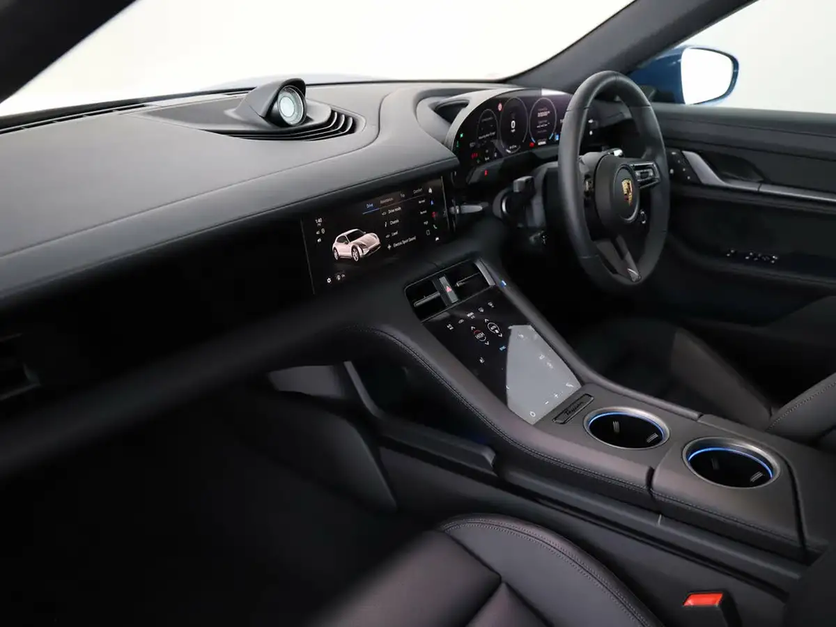 2025-porsche-taycan-e-4s-cross-turismo-598ps-big-2