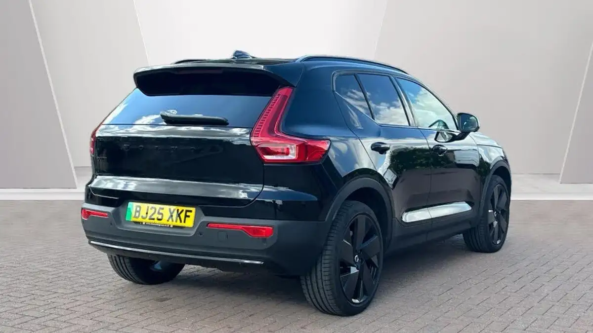 2025-volvo-ex40-e-ultra-black-edition-big-1