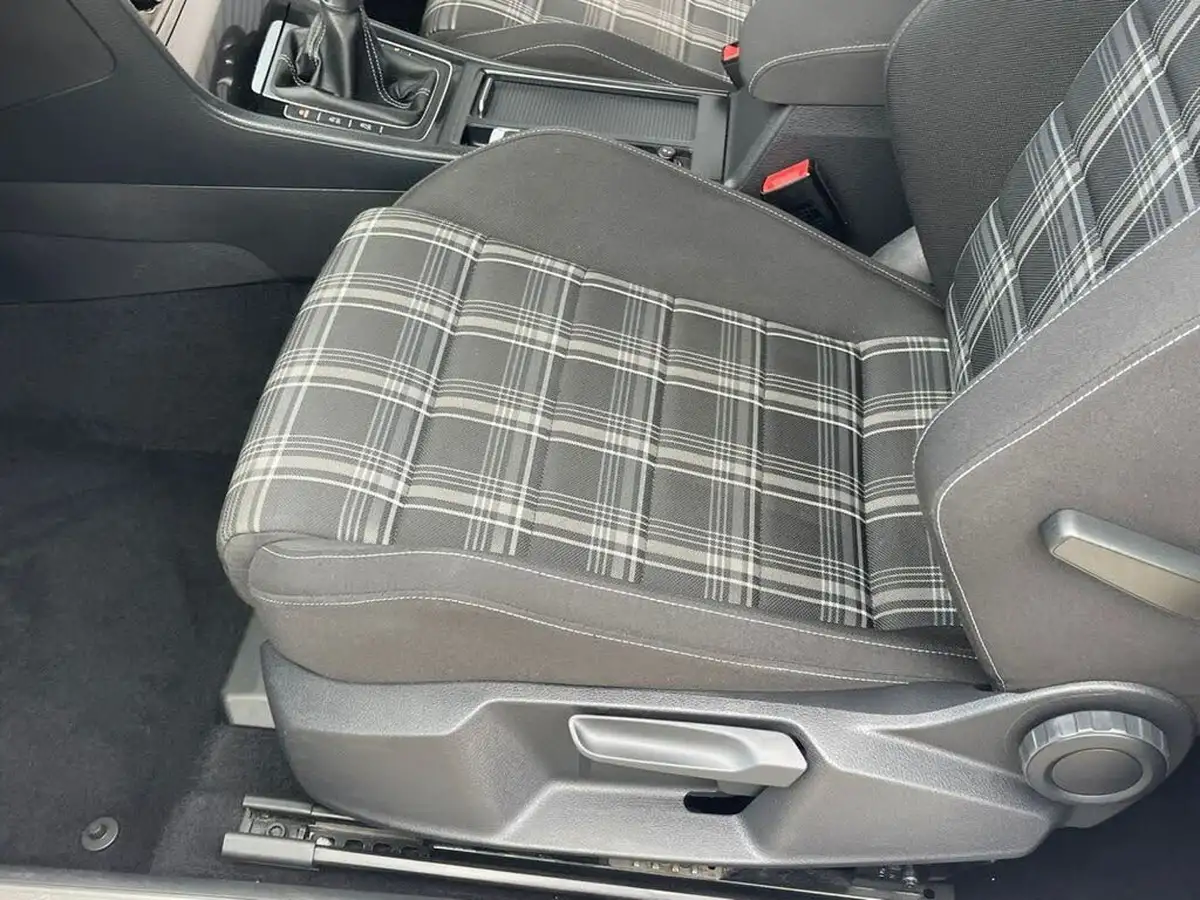 2014-volkswagen-golf-20tdi-gtd-3d-big-49