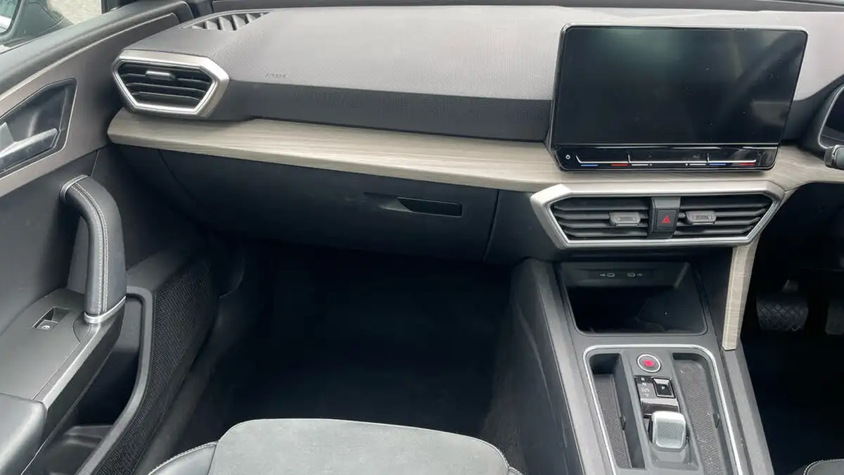 2021-seat-leon-15-etsi-xcellence-estate-big-11