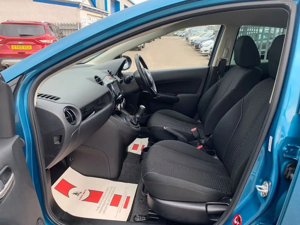 2014-mazda-mazda2-13-sport-venture-big-9
