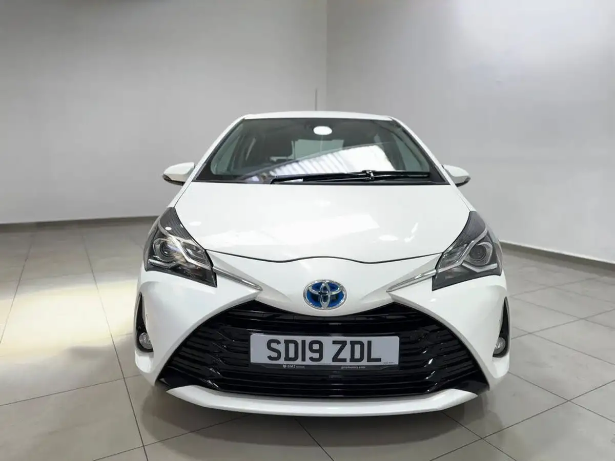 2019-toyota-yaris-15-vvt-i-icon-tech-hybrid-big-1
