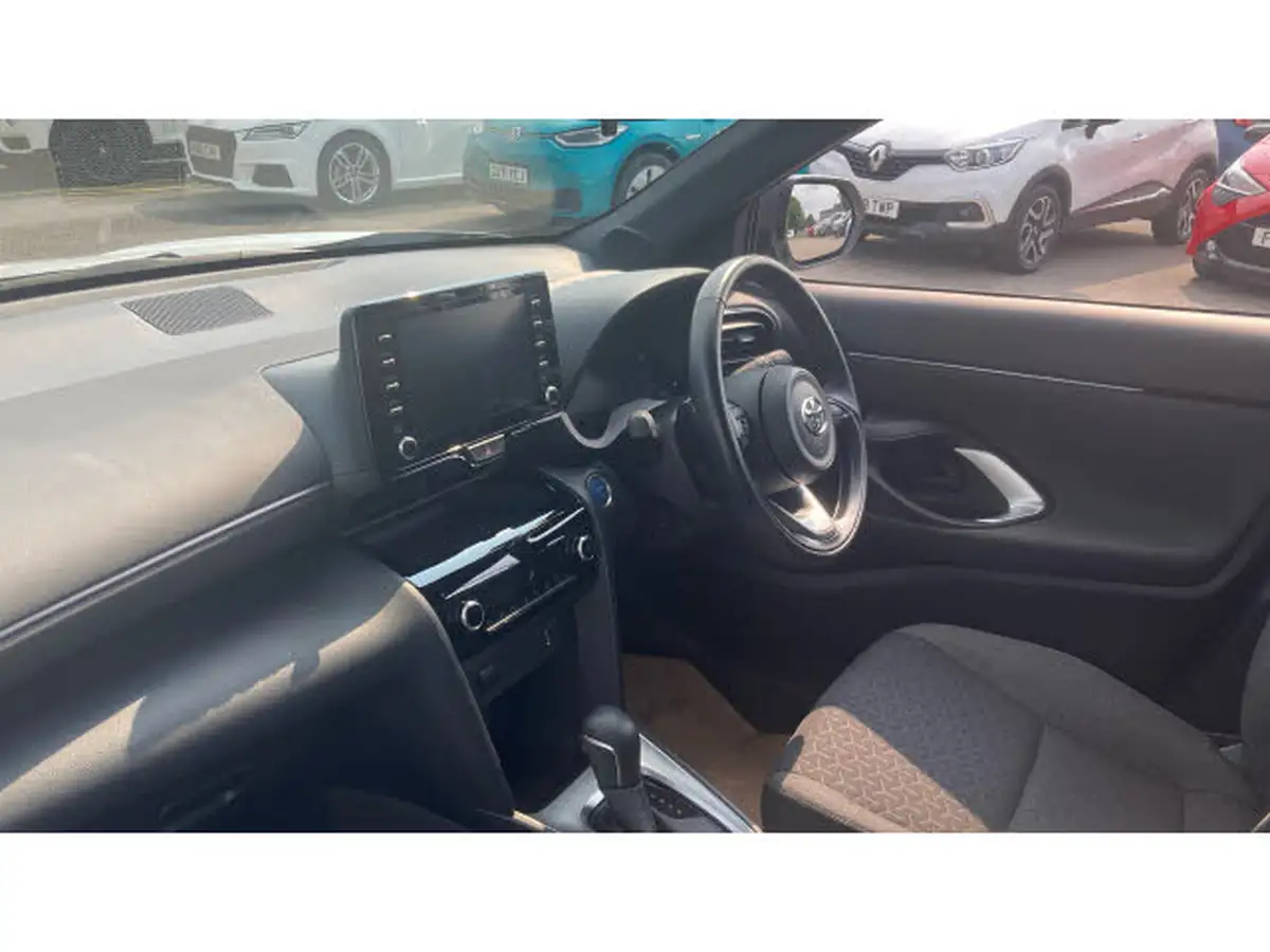 2021-toyota-yaris-15-vvt-i-design-panoramic-roof-big-13