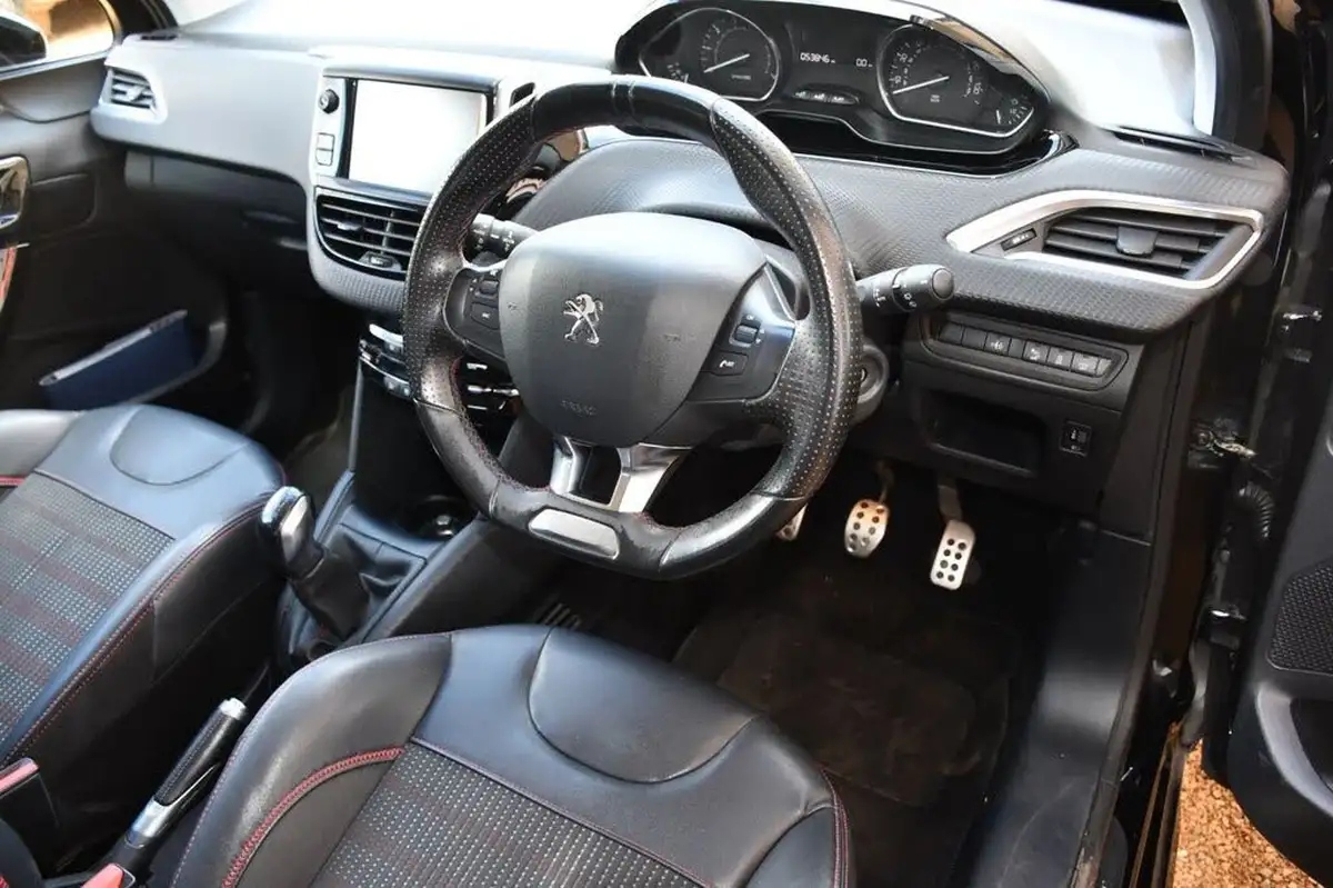 2016-peugeot-208-12-puretech-gt-line-5d-big-26