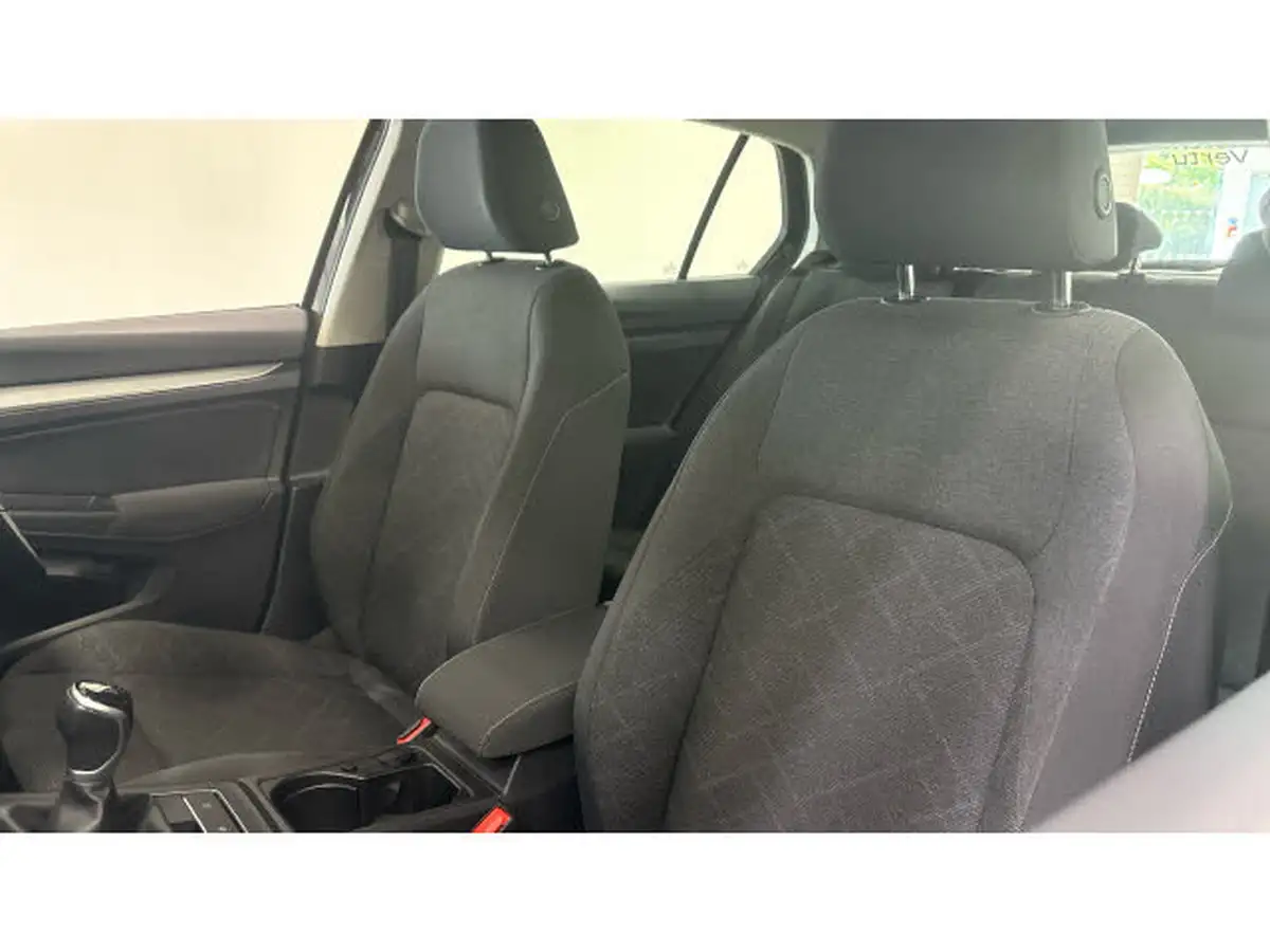 2021-volkswagen-golf-15-tsi-life-130ps-hatchback-big-23