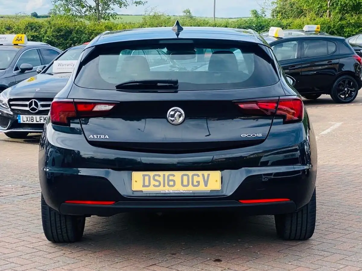 2016-vauxhall-astra-16cdti-sri-nav-110ps-ecoflex-ss-hatchback-big-8