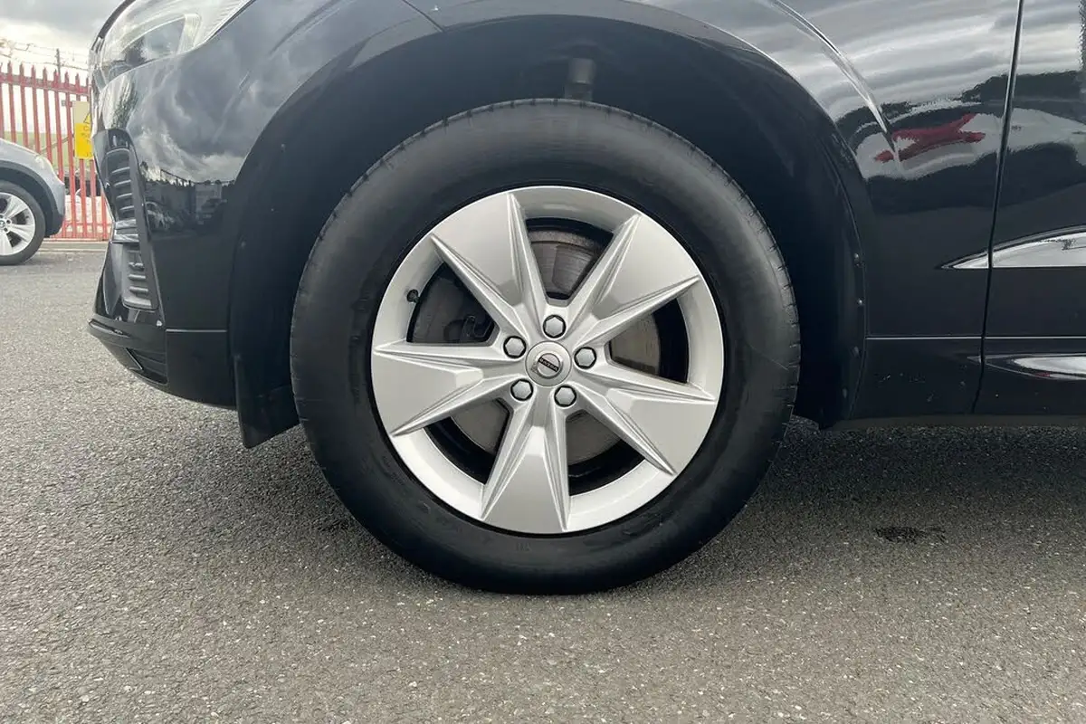 2021-volvo-xc60-20td-b4-momentum-awd-big-22